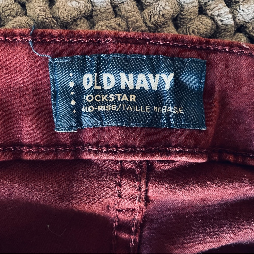 Old Navy Rockstar Women’s Burgundy Mid Rise Super Skinny Jeans